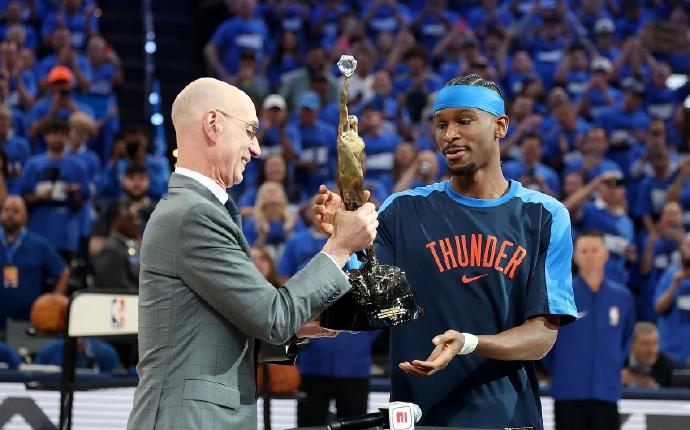 雷霆双杀森林狼2-0领先，亚历山大38分统治全场，小球阵第三节制胜